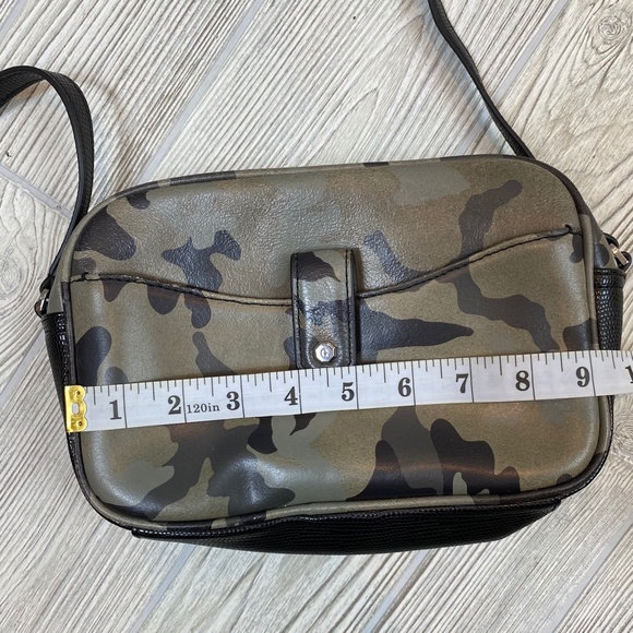 G.I.L.I. Camo Mini Crossbody Bag - Picture 9 of 11